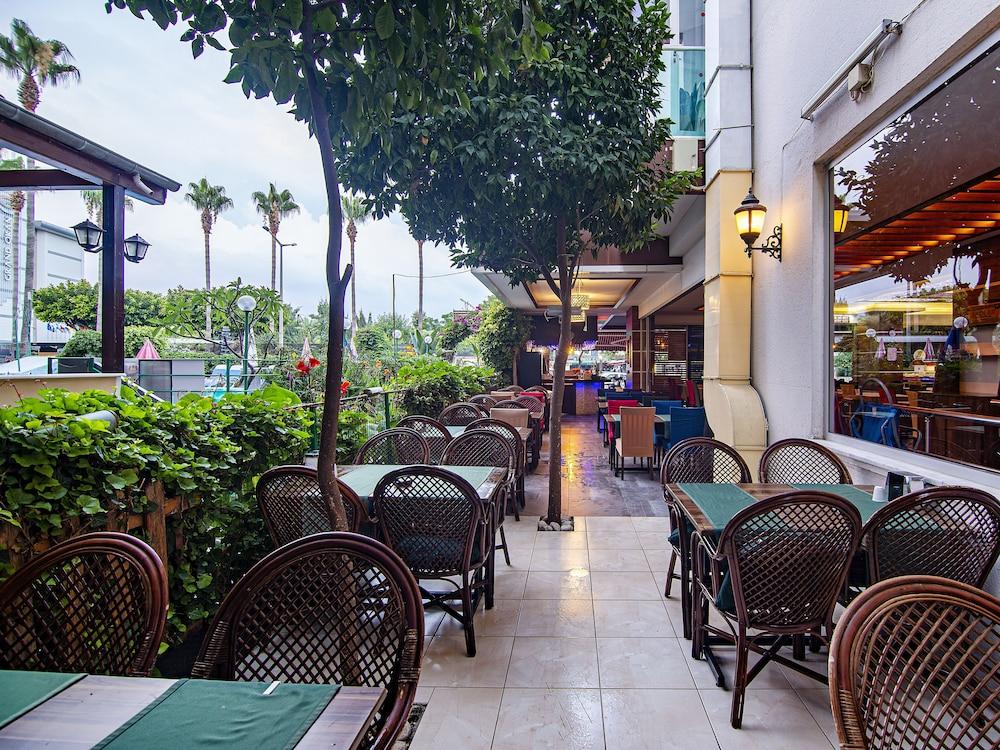 Kleopatra Blue Hawai Hotel 阿拉尼亚 外观 照片